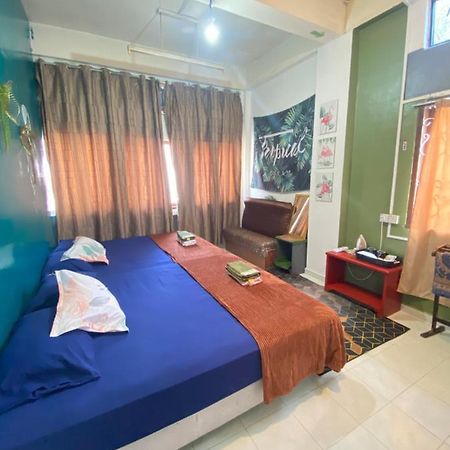 Pesona Backpackers Inn Кота-Бару Экстерьер фото