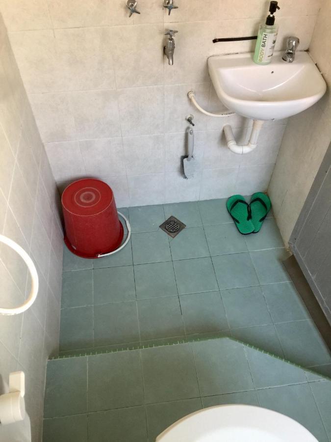 Pesona Backpackers Inn Кота-Бару Экстерьер фото