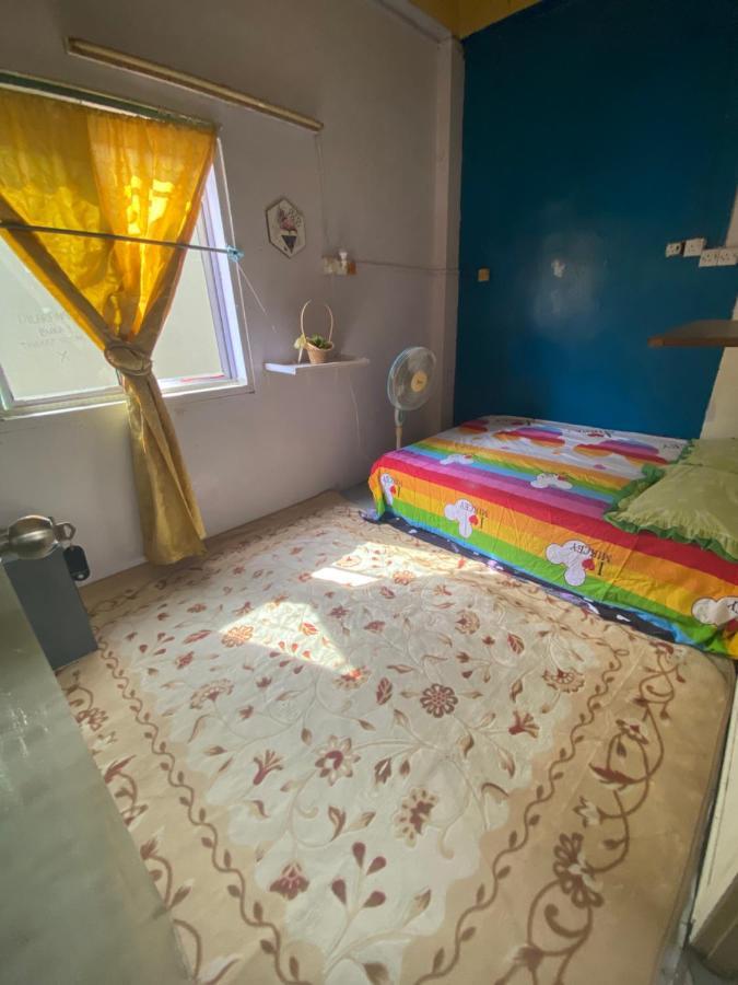 Pesona Backpackers Inn Кота-Бару Экстерьер фото