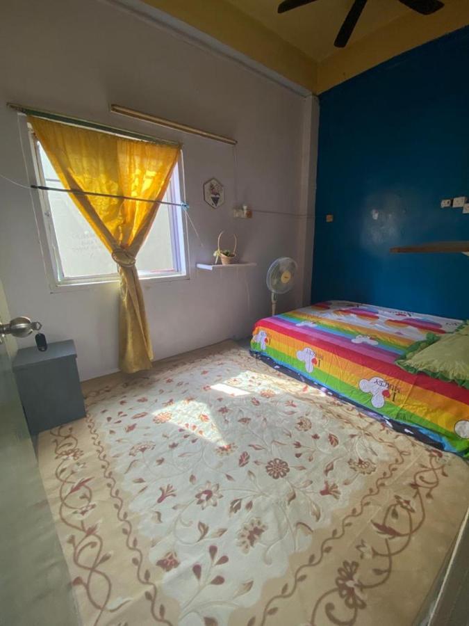 Pesona Backpackers Inn Кота-Бару Экстерьер фото