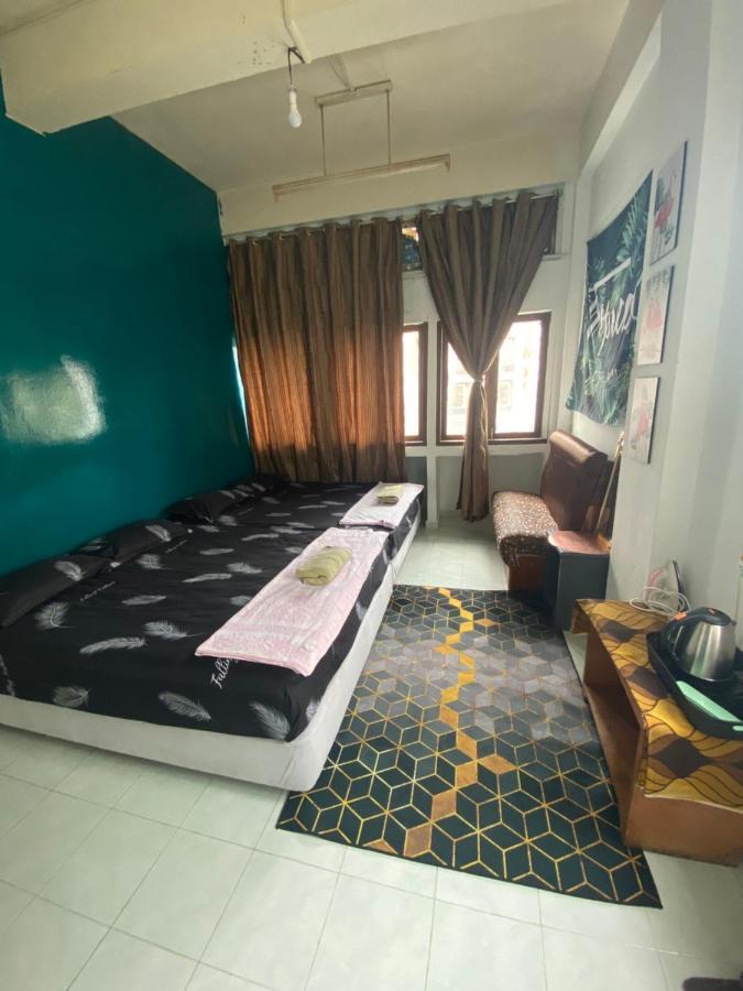 Pesona Backpackers Inn Кота-Бару Экстерьер фото