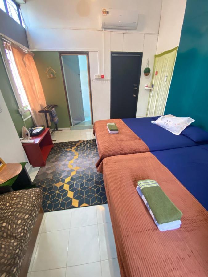 Pesona Backpackers Inn Кота-Бару Экстерьер фото