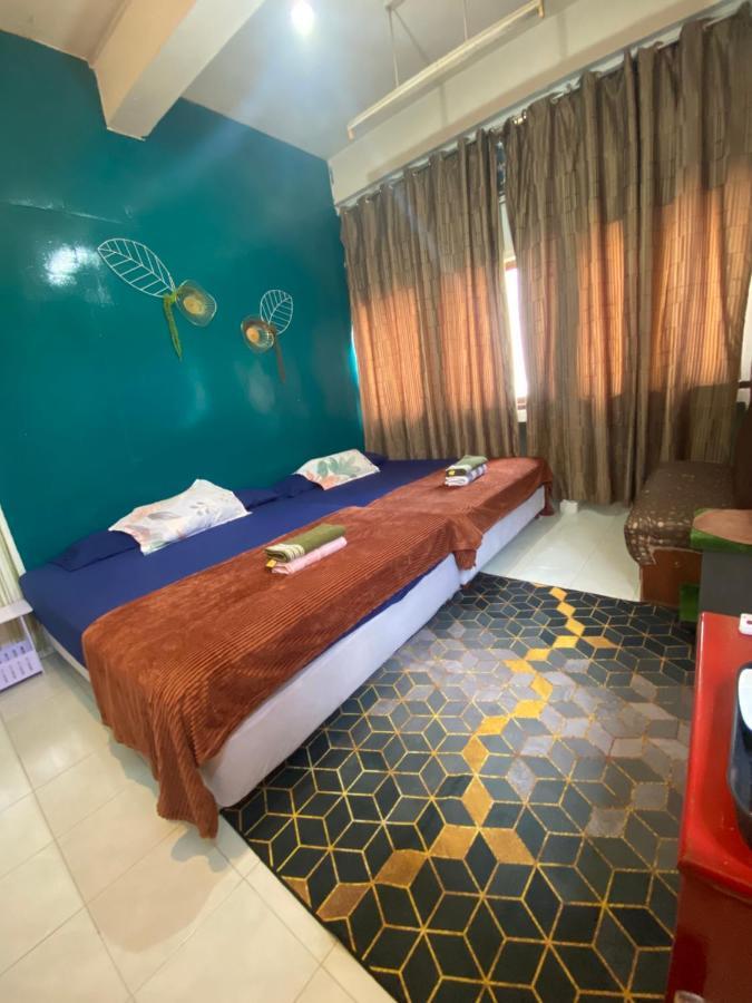 Pesona Backpackers Inn Кота-Бару Экстерьер фото