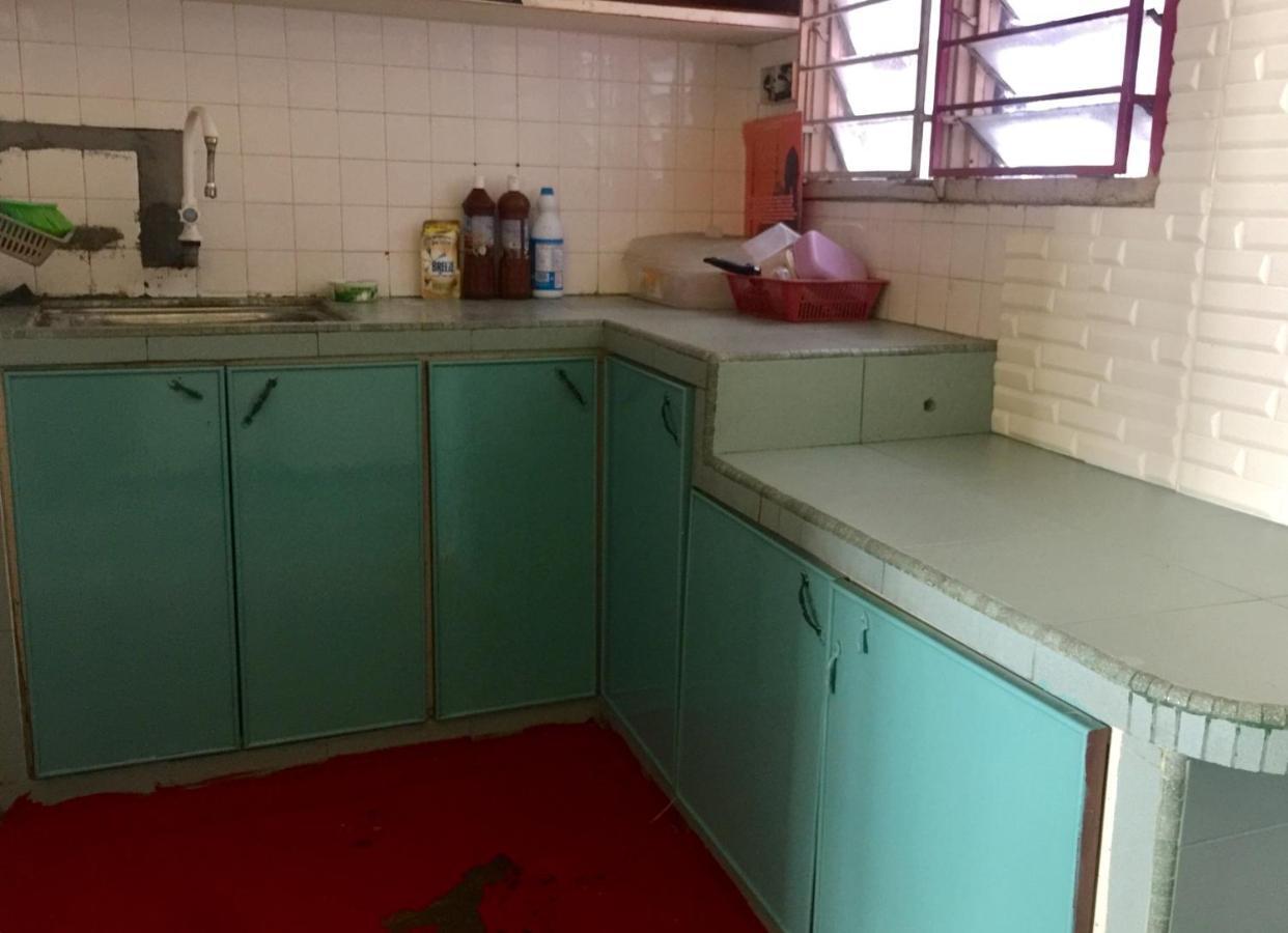 Pesona Backpackers Inn Кота-Бару Экстерьер фото